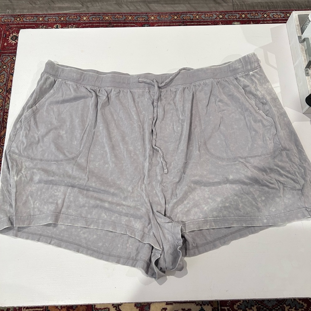Torrid size 6 gray/white sleep shorts